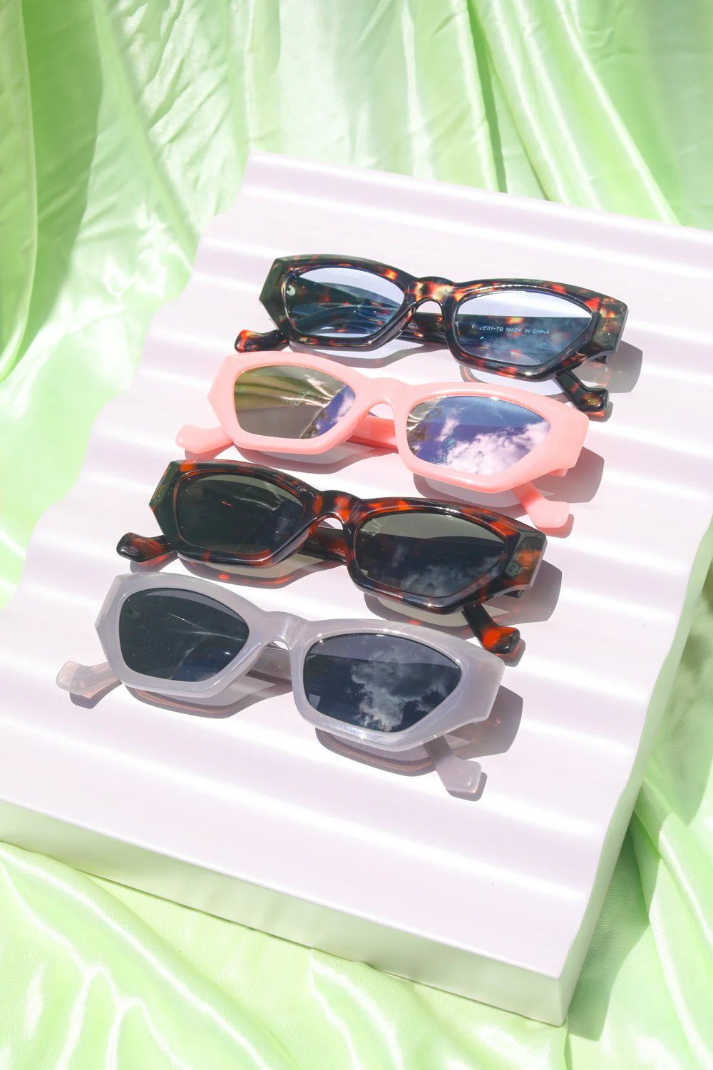 Breezy Chunky Frames Sunglasses - Image 4