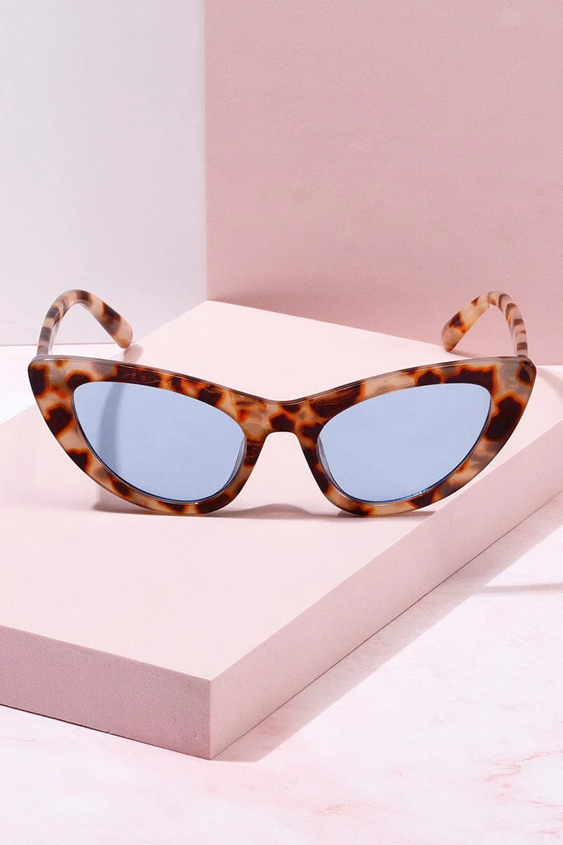 Capri Cateye Frame Sunglasses - Image 3
