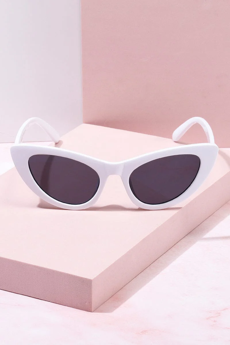 Capri Cateye Frame Sunglasses - Image 4