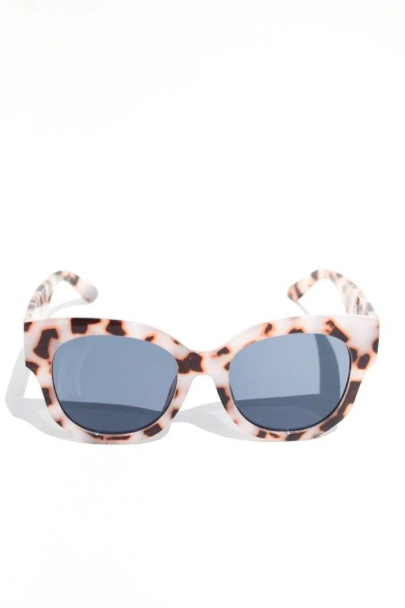 Oversized Moodie Sunglasses - Image 3