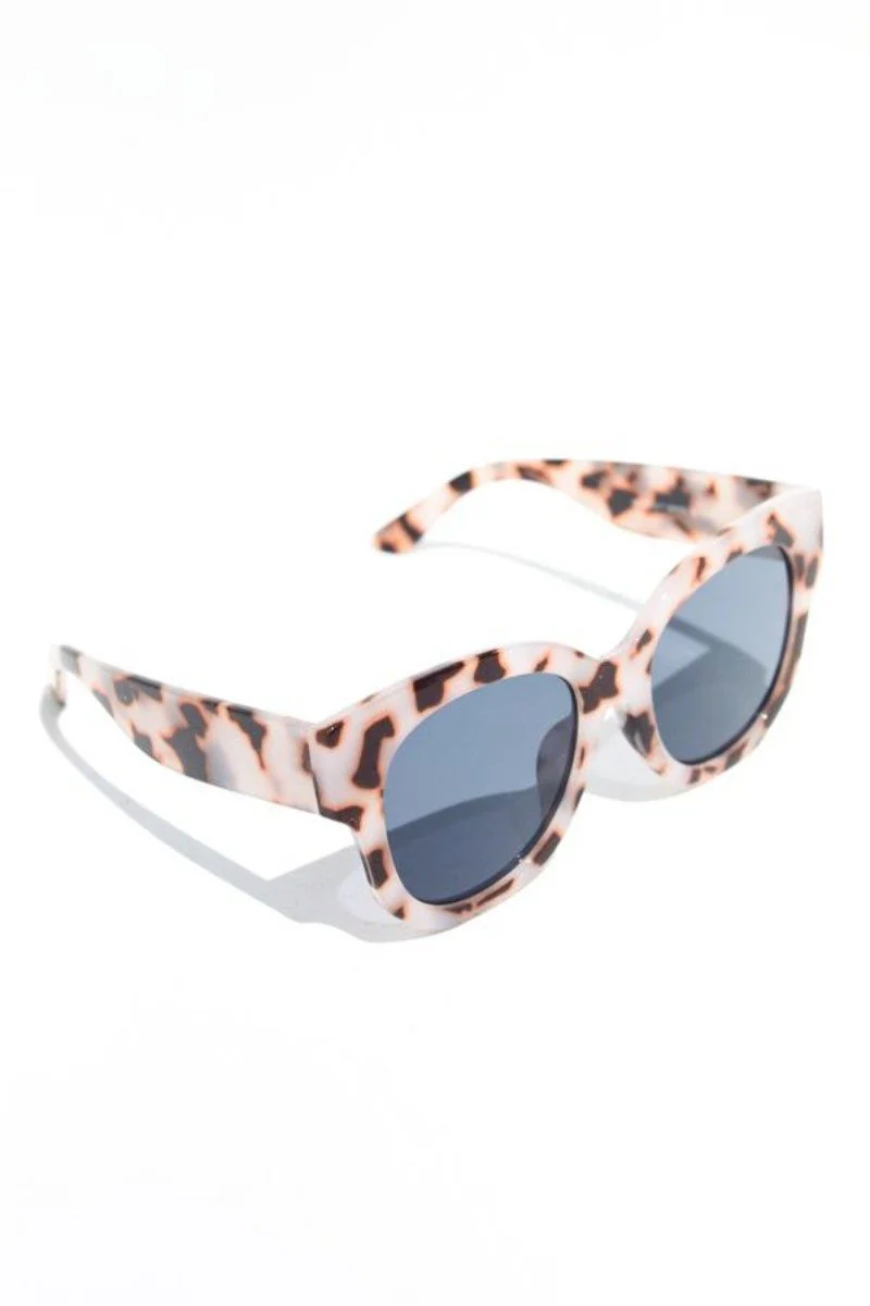 Oversized Moodie Sunglasses - Image 4