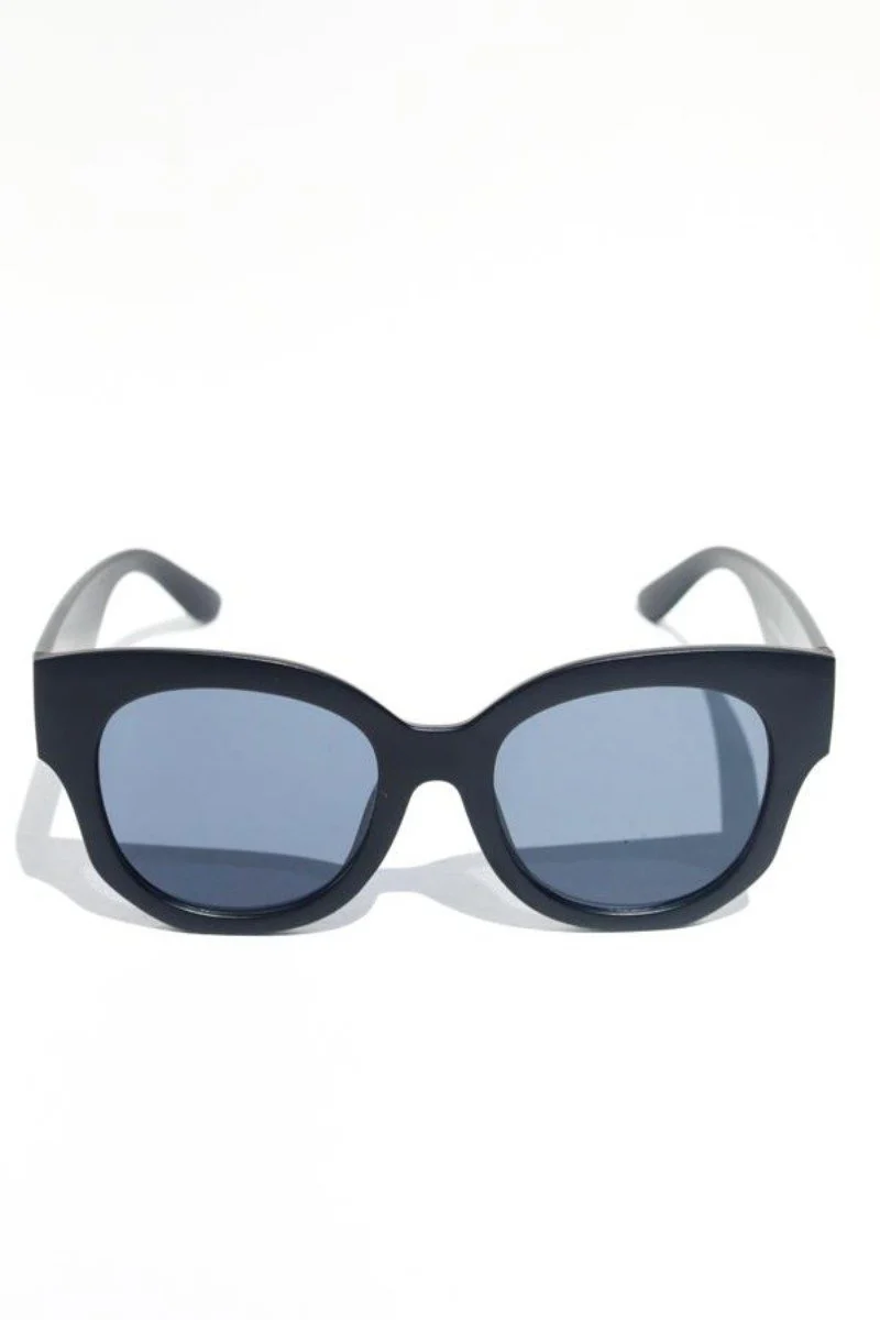 Oversized Moodie Sunglasses - Image 5