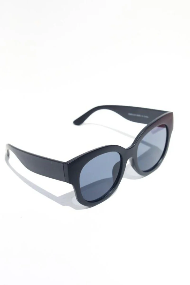 Oversized Moodie Sunglasses - Image 6